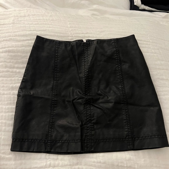Free People Vegan Leather Skirt - size 6 - Picture 1 of 3